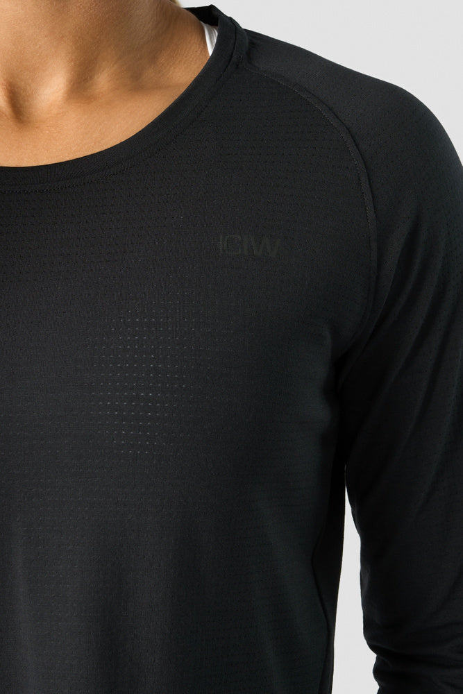 ICIW Stride Cropped Long Sleeve Wmn Black