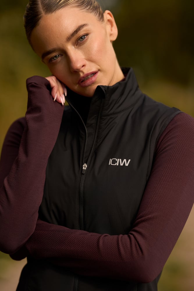ICIW Essential Insulated Vest Black