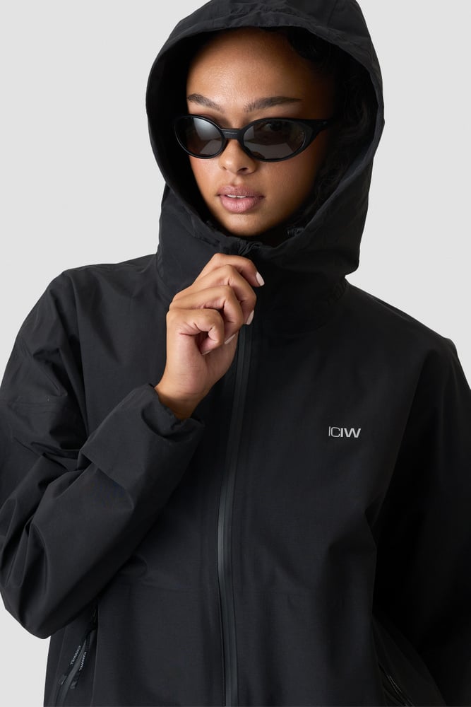 ICIW Essential Shell Jacket Black