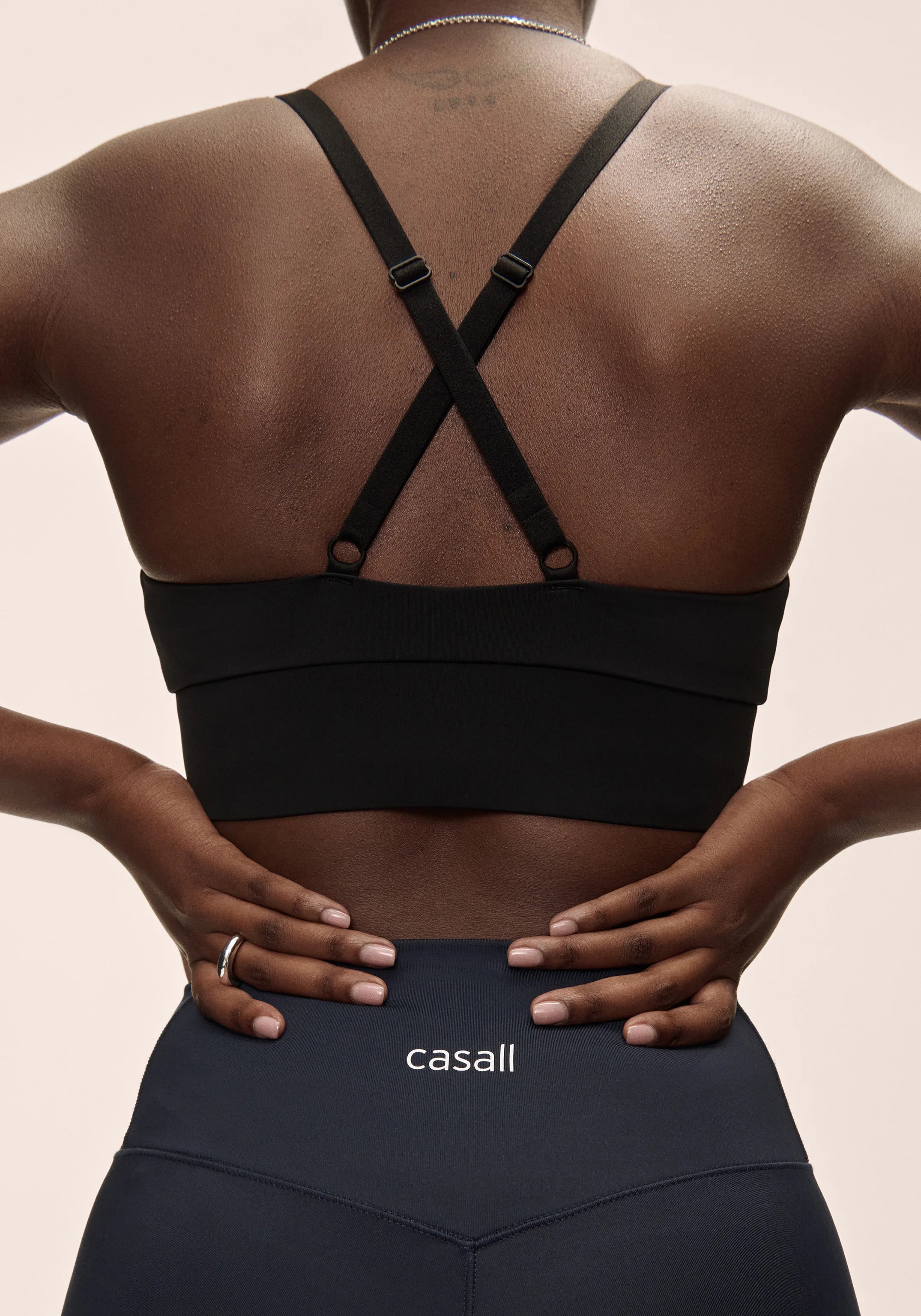 Casall Träningspaket Kvinna – Sport-BH, Tights, Linne & Keps