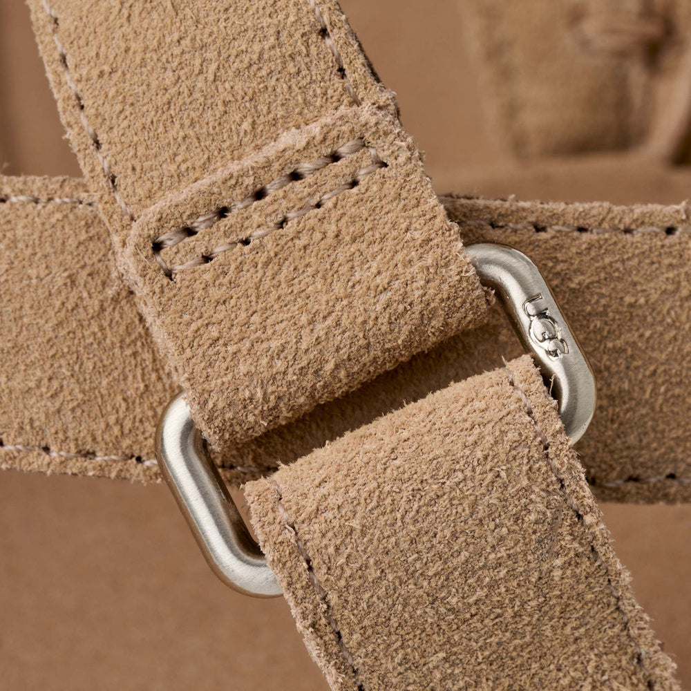 UGG GoldenGaze Toe Post – Dam – Sand