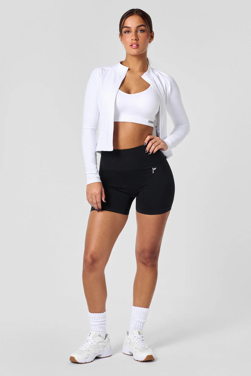 FAMME Peachy Scrunch Shorts Svart – Sömlösa Träningsshorts