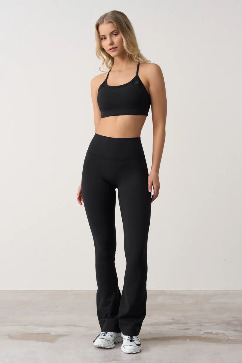 FAMME Softy Flared Pants Svart – Utsvängda