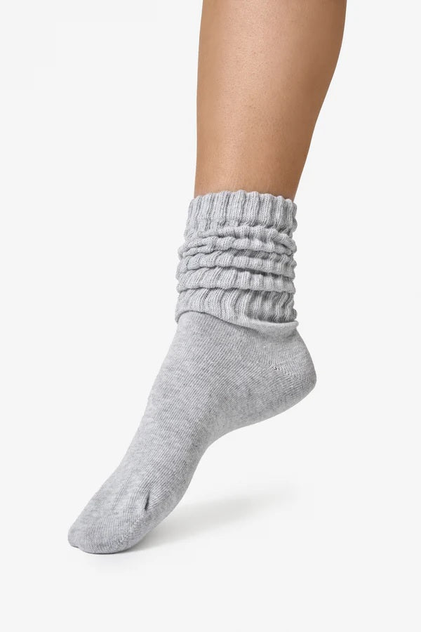 FAMME Slouchy Socks Grå – Lifestyle-strumpor FAMME
