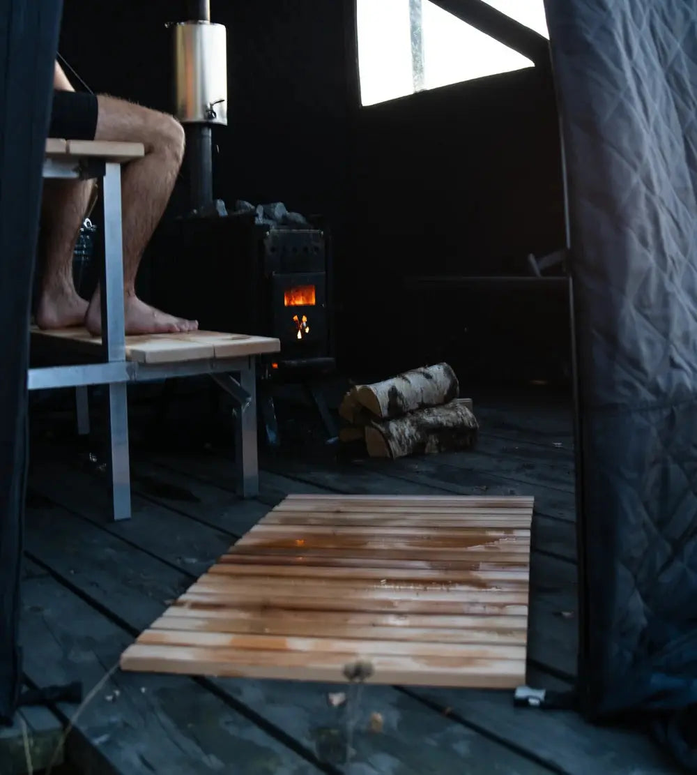 Bast golv i cederträ för bastutält