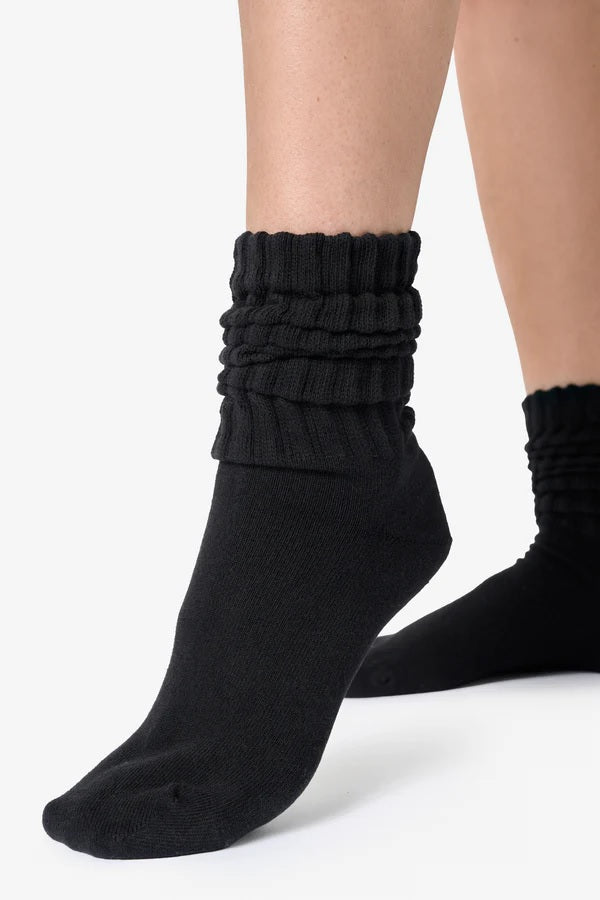 FAMME Slouchy Socks Svart – Lifestyle-strumpor FAMME