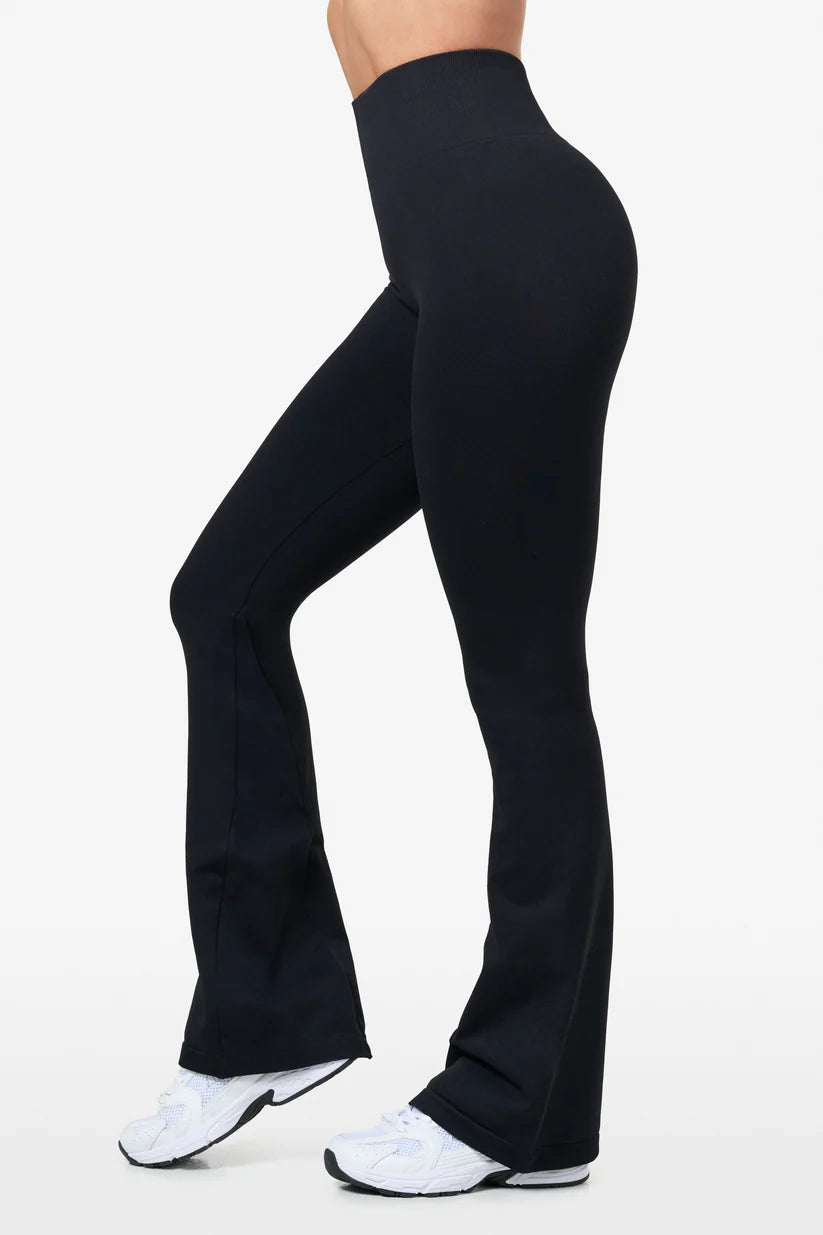 FAMME Scrunch Flared Tights Svart – Utsvängda