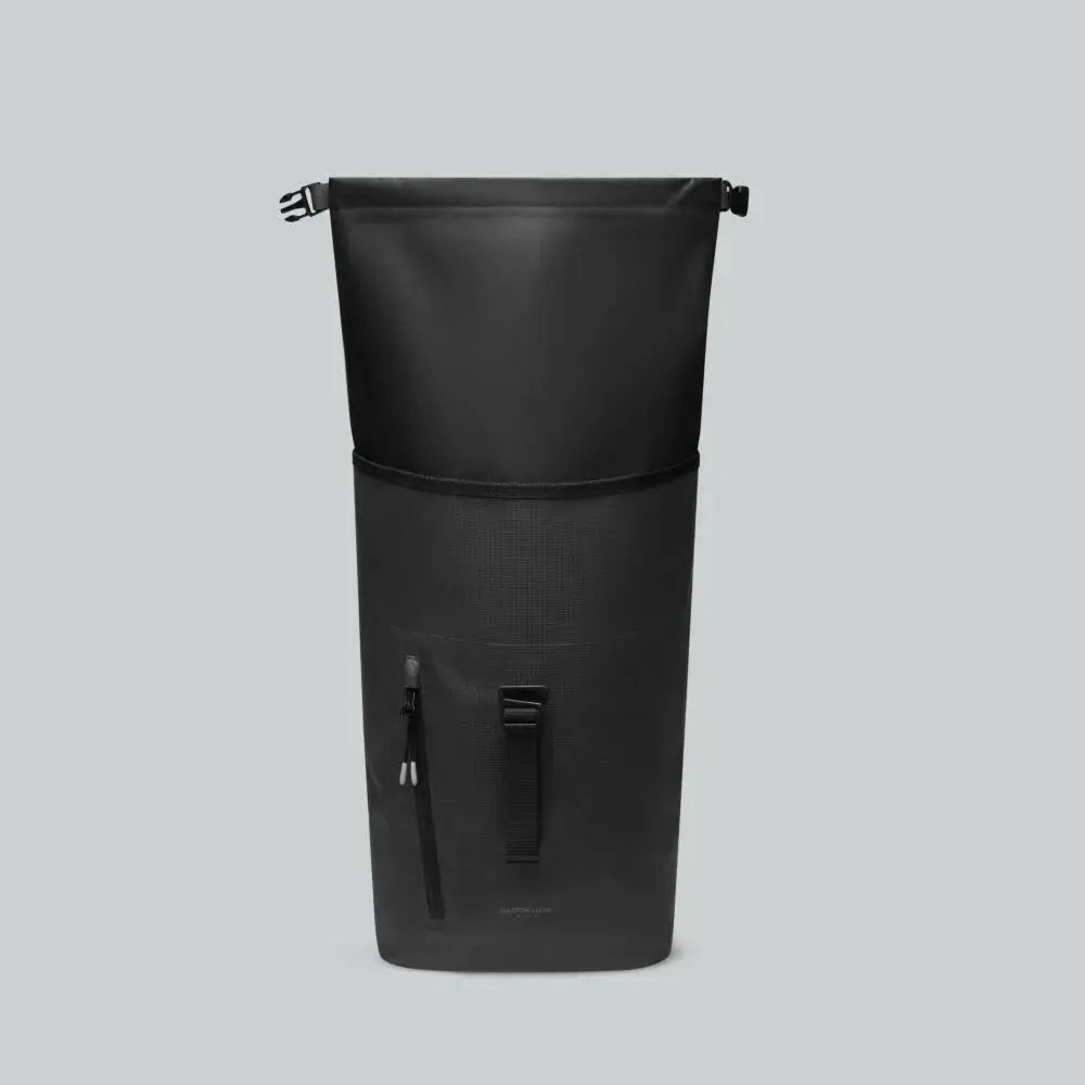 Gaston Luga Lightweight DuoSeal Flap Backpack 14" Svart Gaston Luga