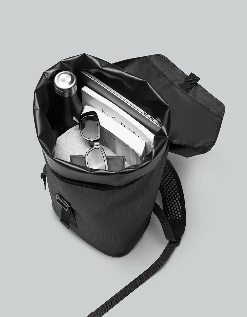 Gaston Luga Lightweight DuoSeal Flap Backpack 14" Svart Gaston Luga