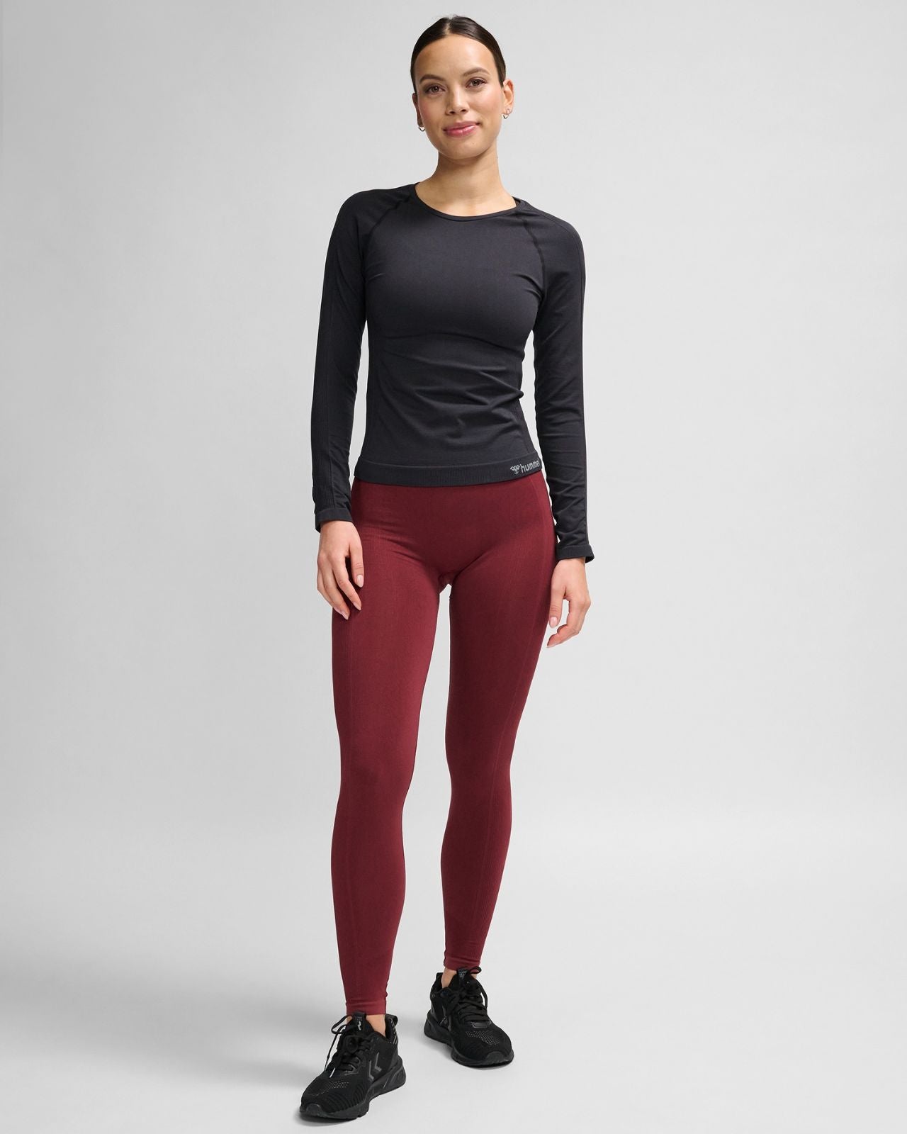 hmlCLEA SEAMLESS TIGHT T-SHIRT L/S Svart