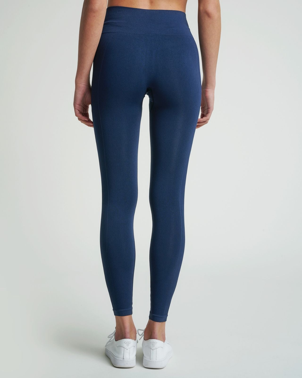 Träningspaket Dam – Hummel Tights, Vit T-shirt & Titan Life Yogamatta