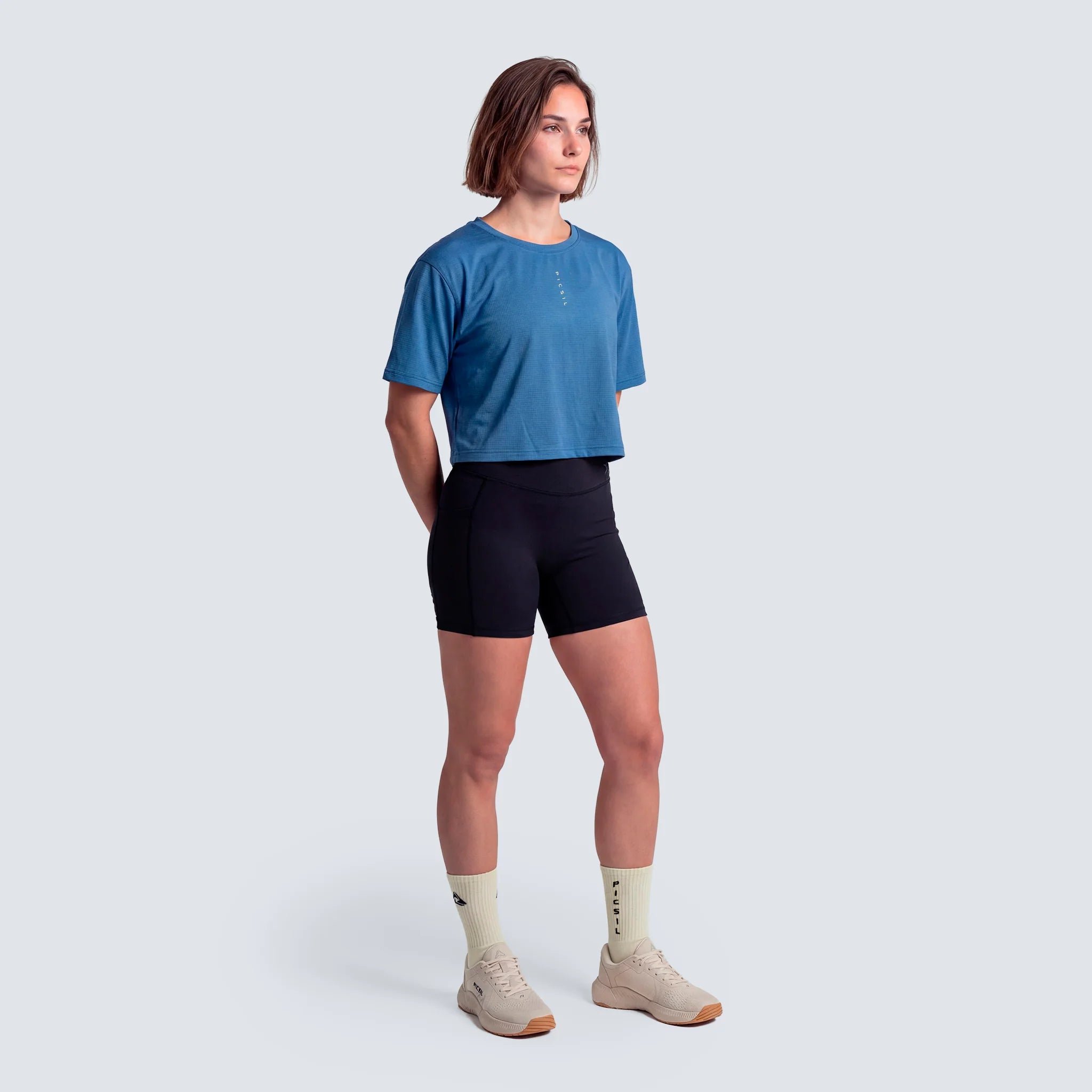 Picsil Crop Performance T-Shirt SS26 Cloud på modell