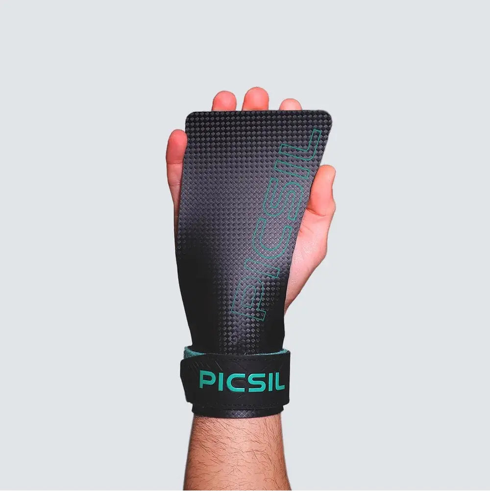 Picsil Falcon Grips Moonless – handställd bild under användning