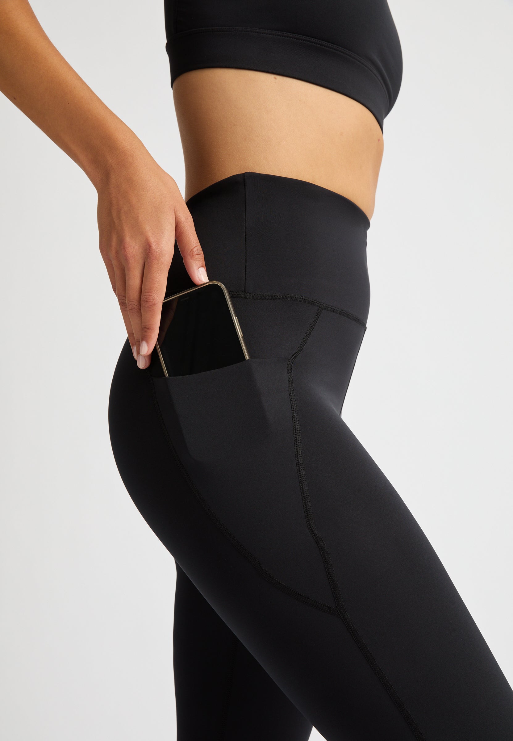Röhnisch Flattering Curved High Waist Tights Svart från sidan