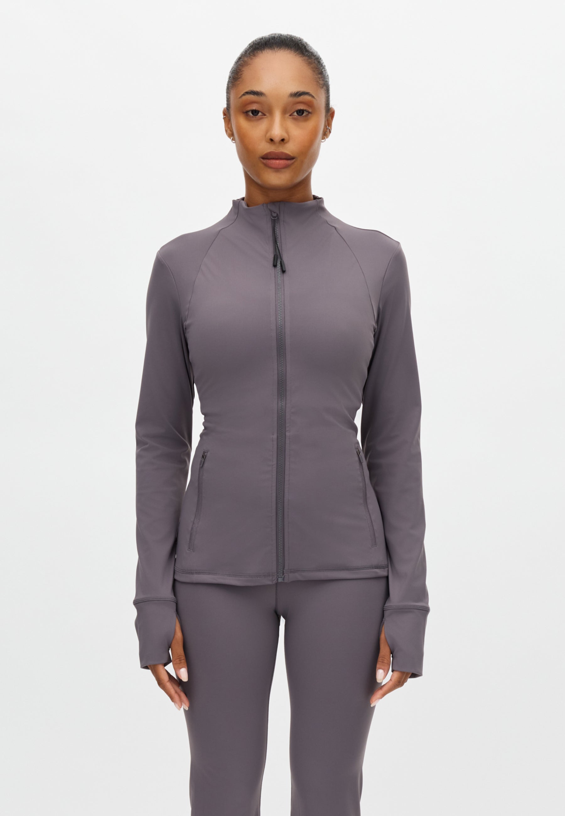 Röhnisch Legacy Full Zip Smoky Lavender – lila träningsjacka, frontvy på modell