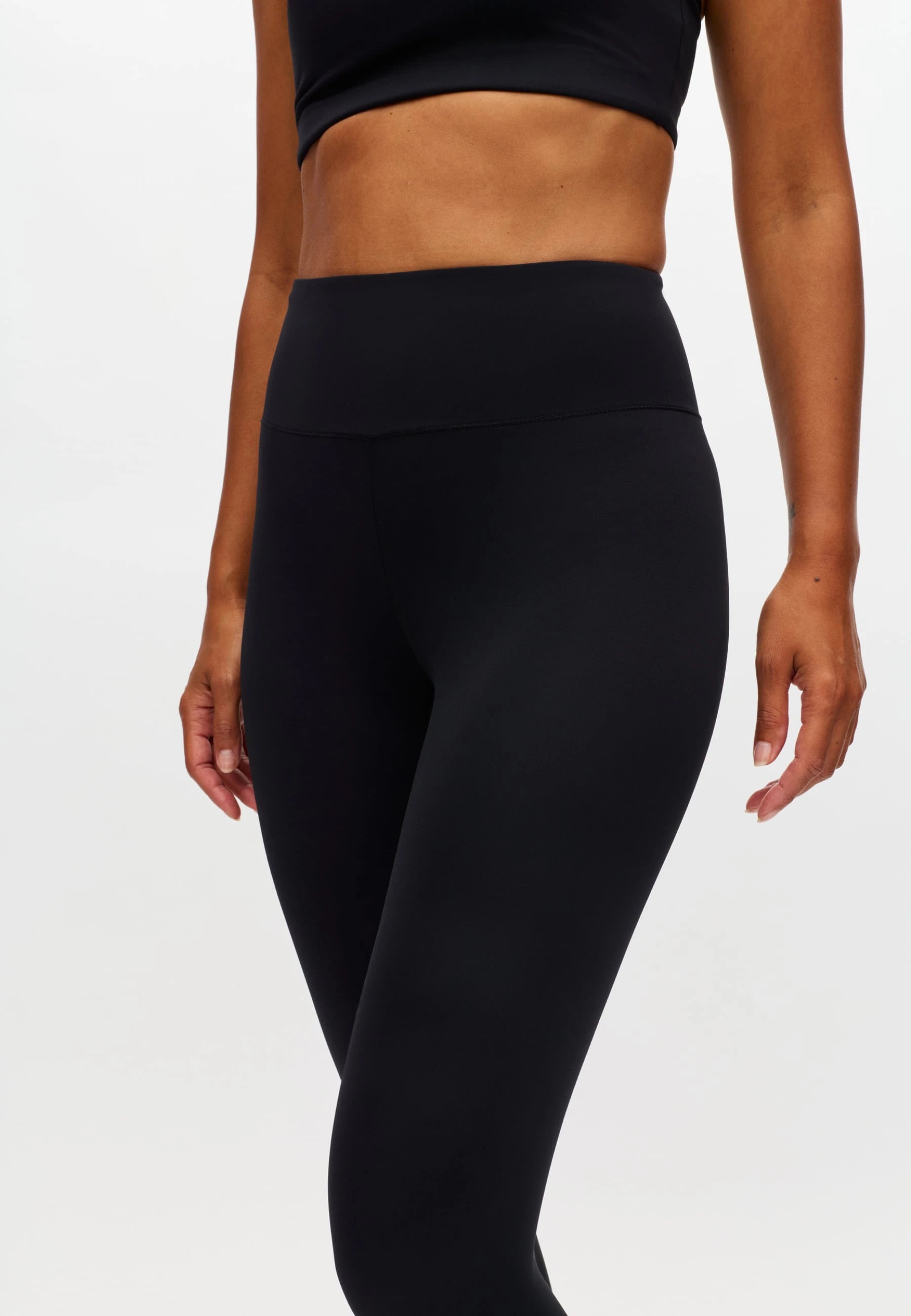 Röhnisch Legacy High Waist Tights Svart – träningstights med hög midja, sidovy