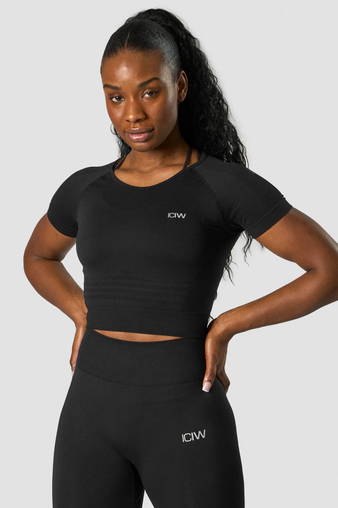 ICIW Define Seamless Cropped T-shirt Black Wmn