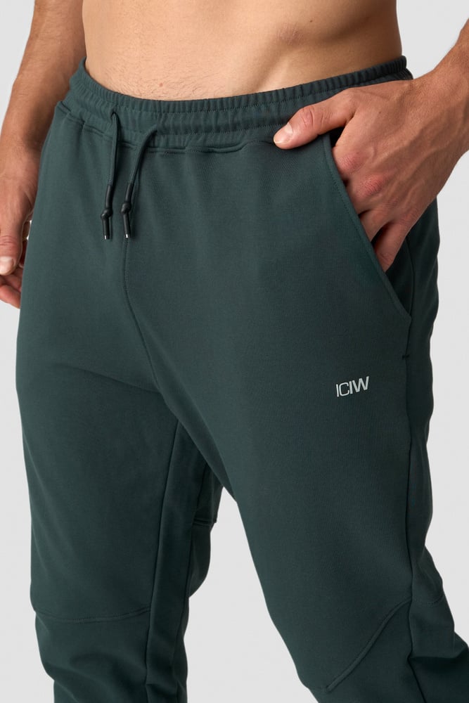 ICIW Stride Sweatpants M Dark Green