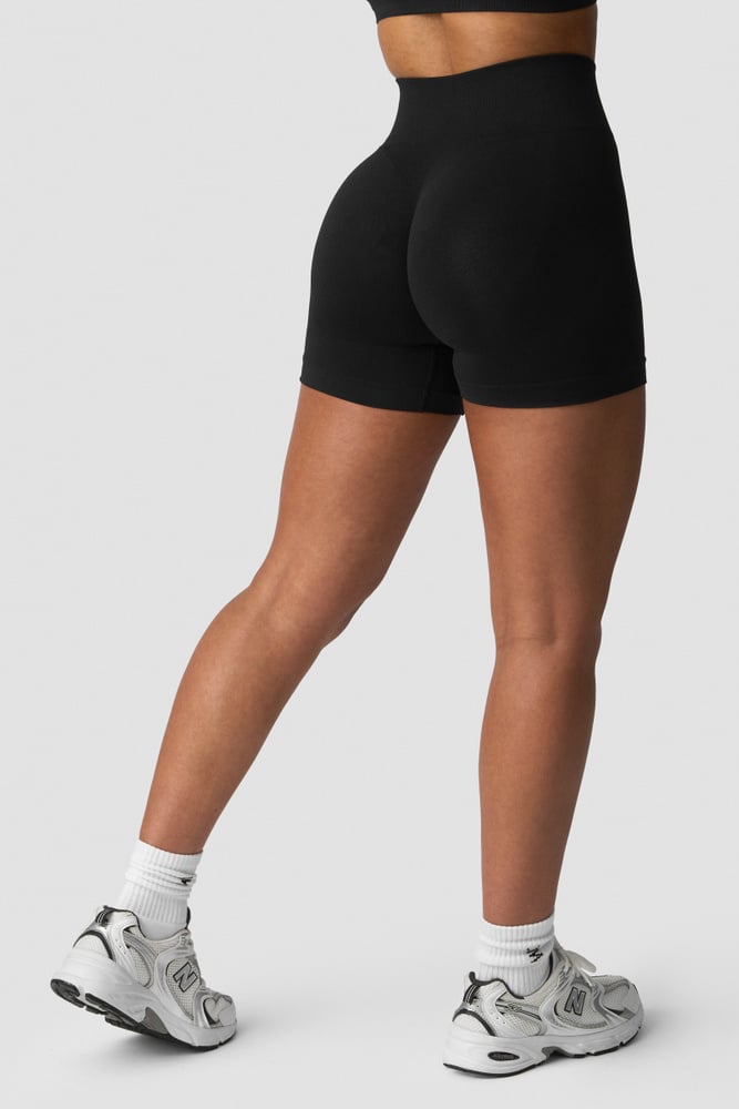 ICIW Smooth Seamless Midi Shorts Black