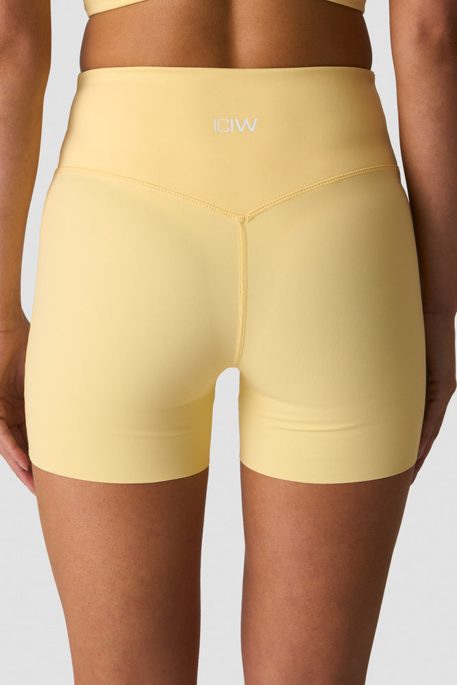 ICIW Nimble Midi Shorts Fading Yellow