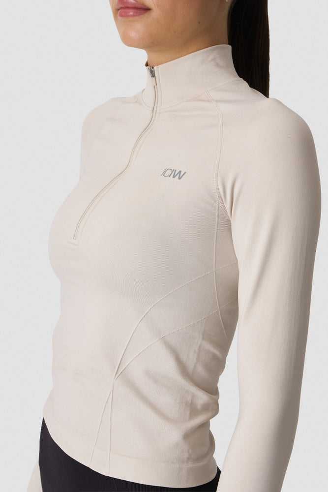 ICIW Shape 1/2 Zip Long Sleeve Light Beige