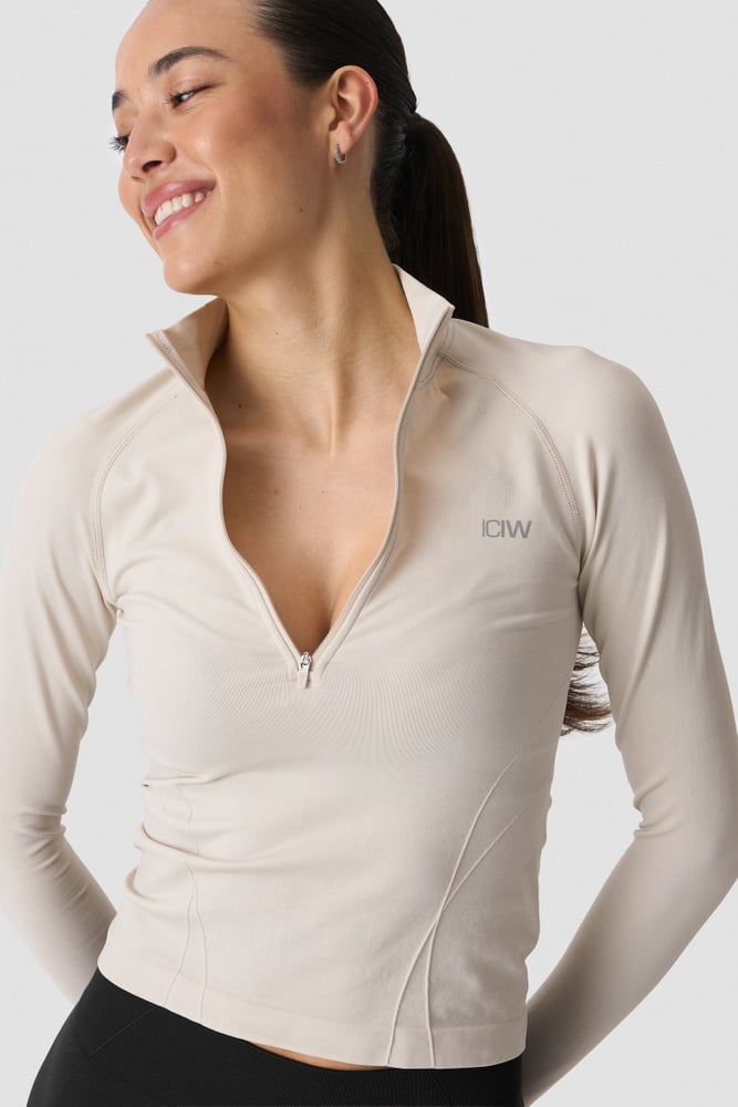 ICIW Shape 1/2 Zip Long Sleeve Light Beige
