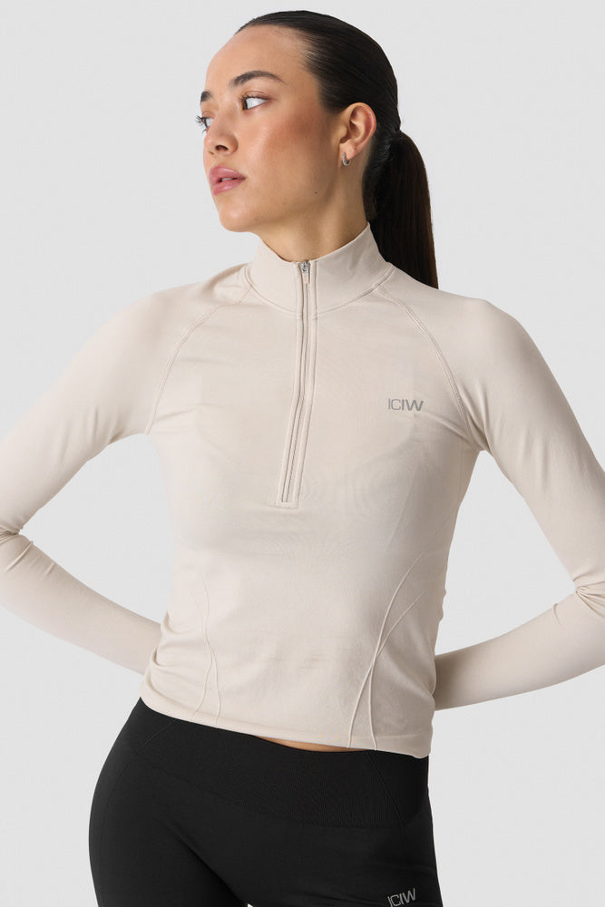 ICIW Shape 1/2 Zip Long Sleeve Light Beige