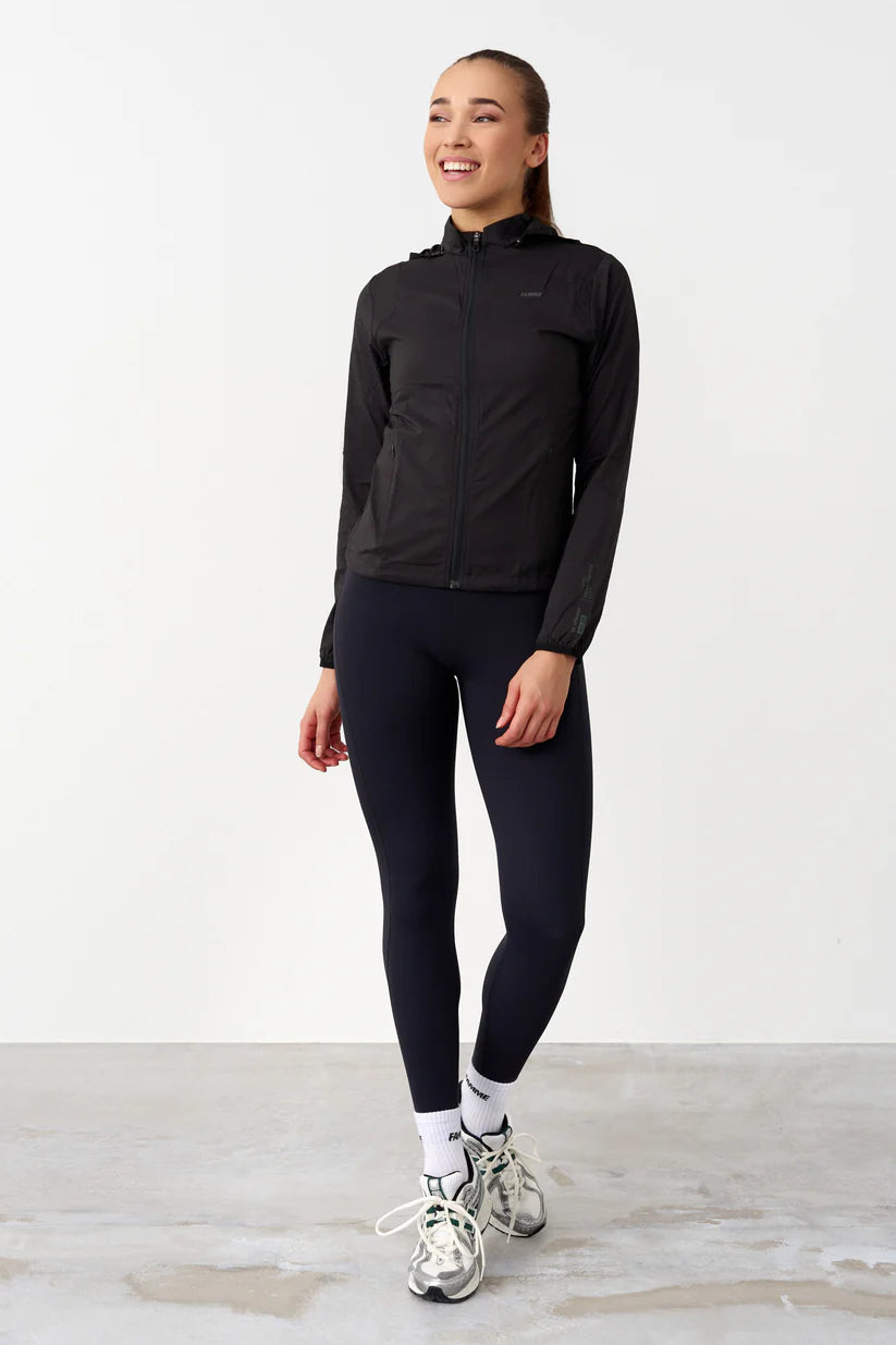 FAMME Pace Running Jacket Svart – Vattentät
