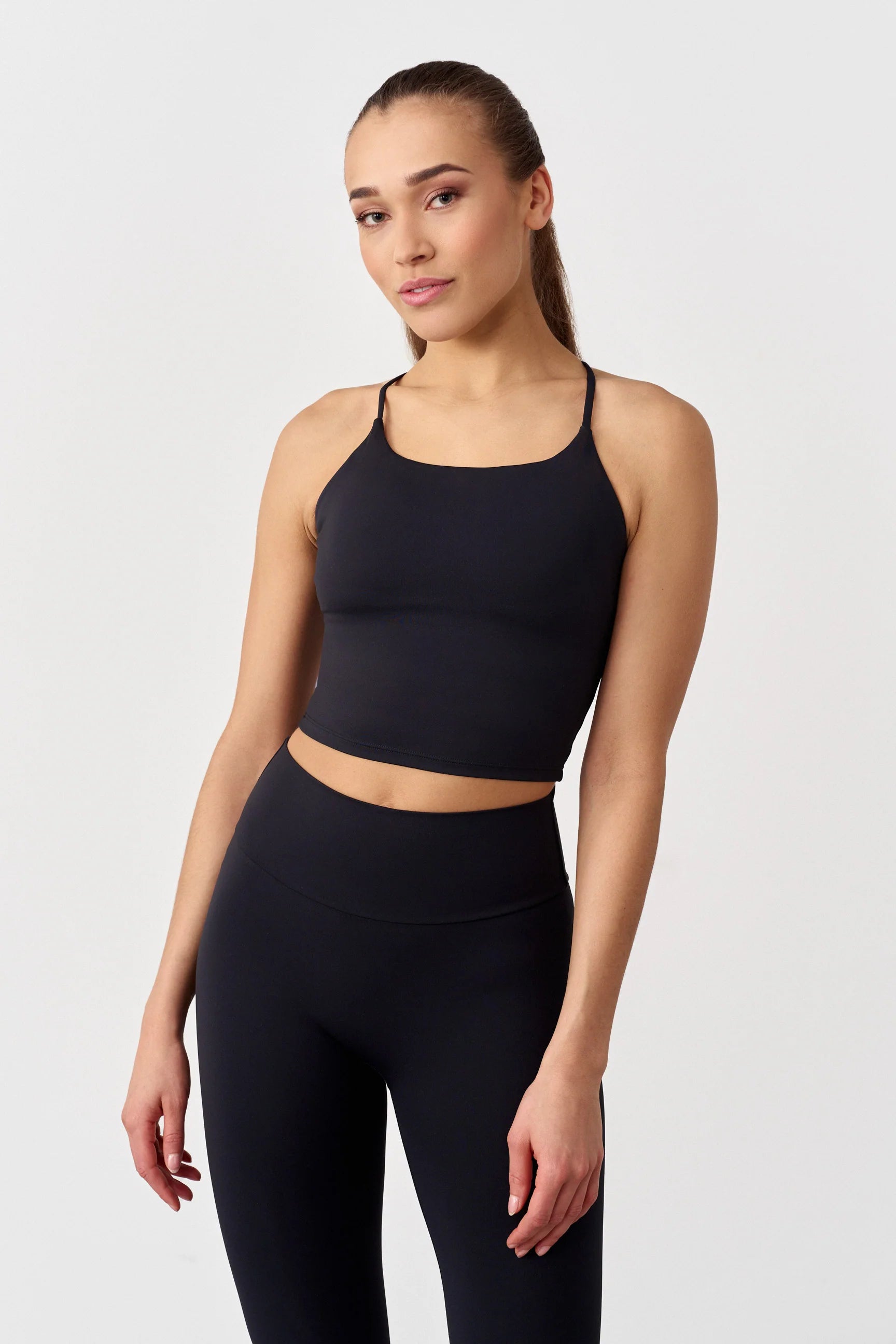 FAMME Signature Crop Top Svart – Träningstopp