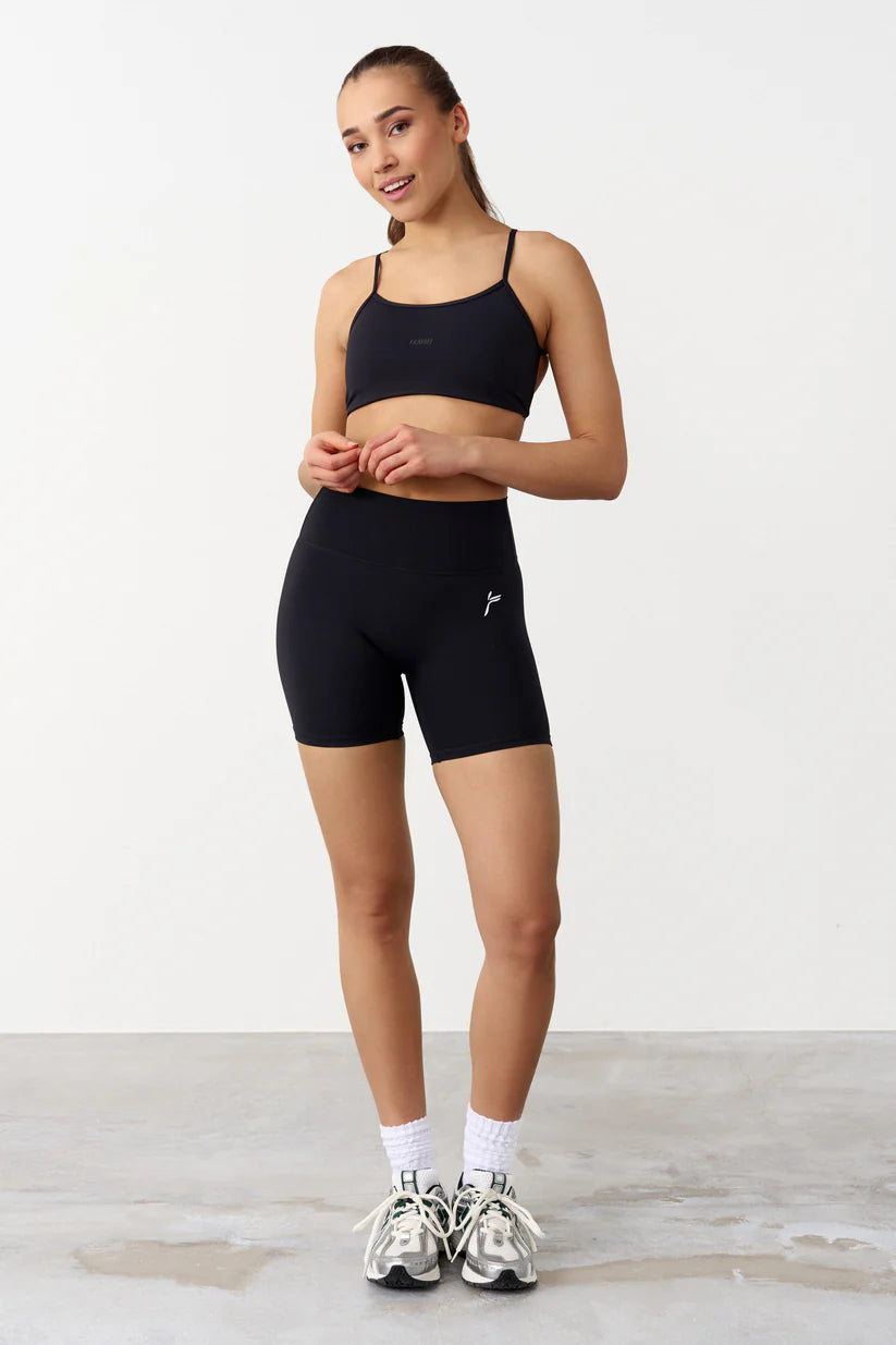 FAMME Signature Scrunch Shorts Svart – Träningsshorts