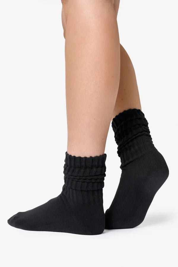 FAMME Slouchy Socks Svart – Lifestyle-strumpor FAMME