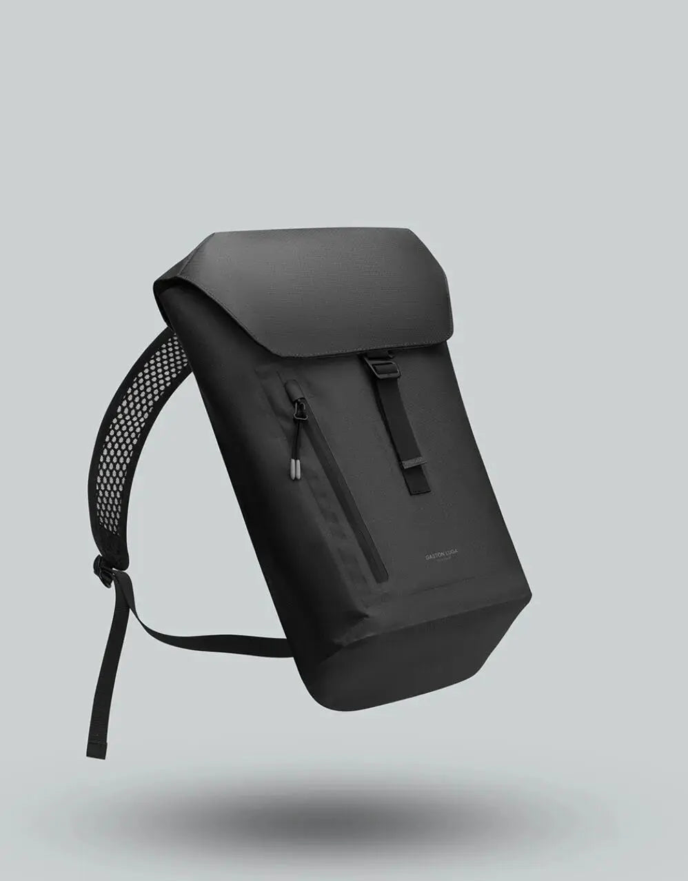 Gaston Luga Lightweight DuoSeal Flap Backpack 14" Svart Gaston Luga