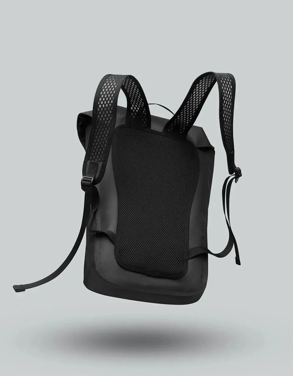 Gaston Luga Lightweight DuoSeal Flap Backpack 14" Svart Gaston Luga