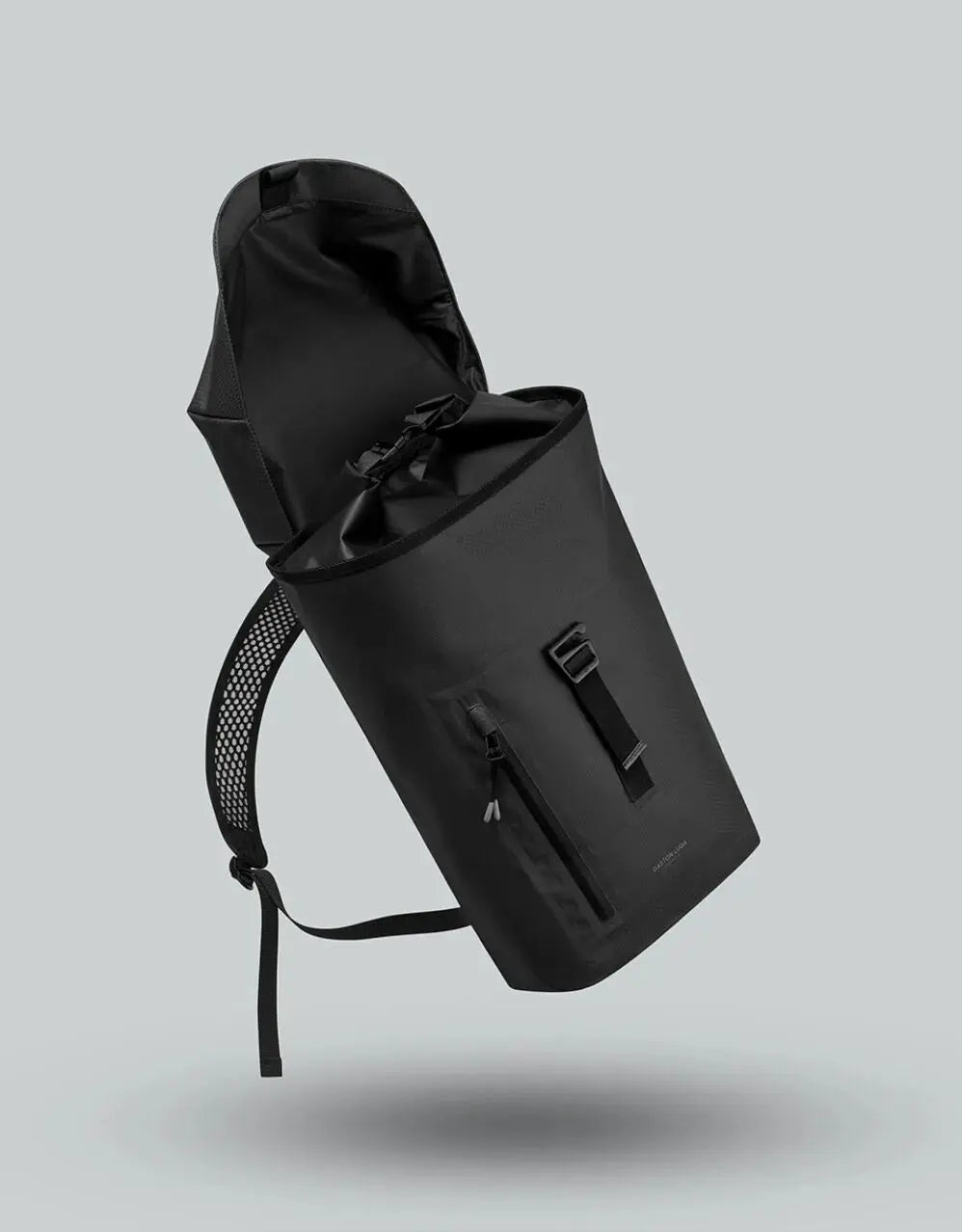 Gaston Luga Lightweight DuoSeal Flap Backpack 14" Svart Gaston Luga