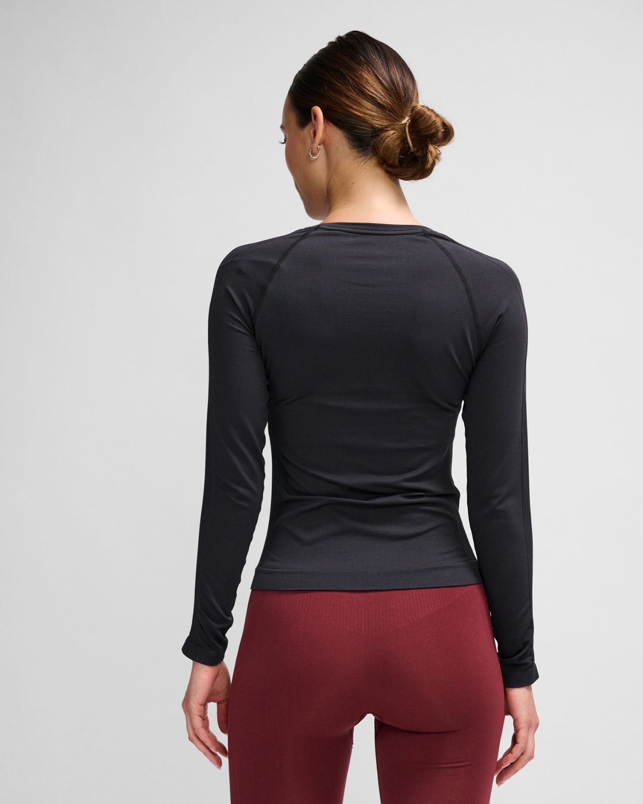 hmlCLEA SEAMLESS TIGHT T-SHIRT L/S Svart