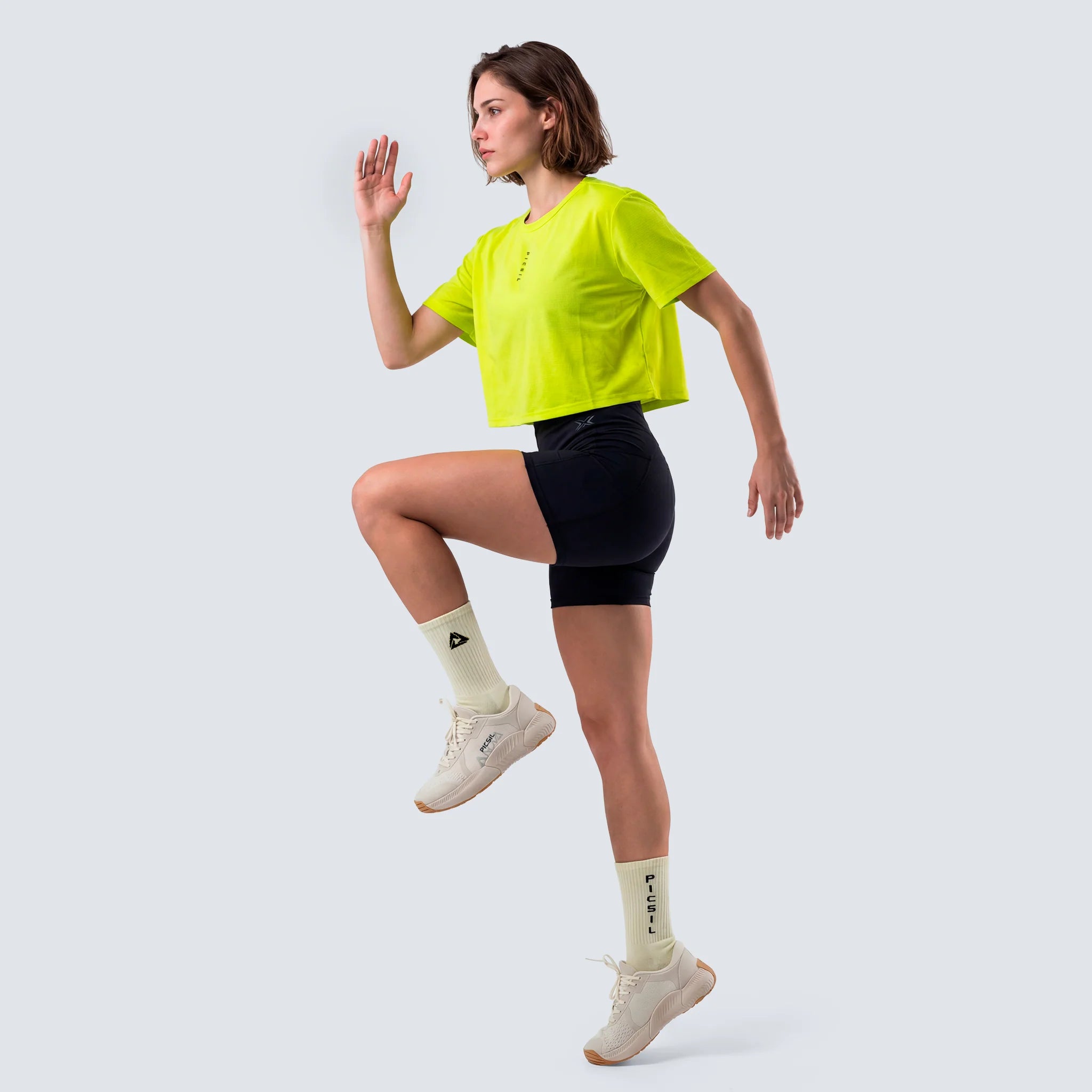 Picsil Crop Performance T-Shirt SS26 Citrus på modell