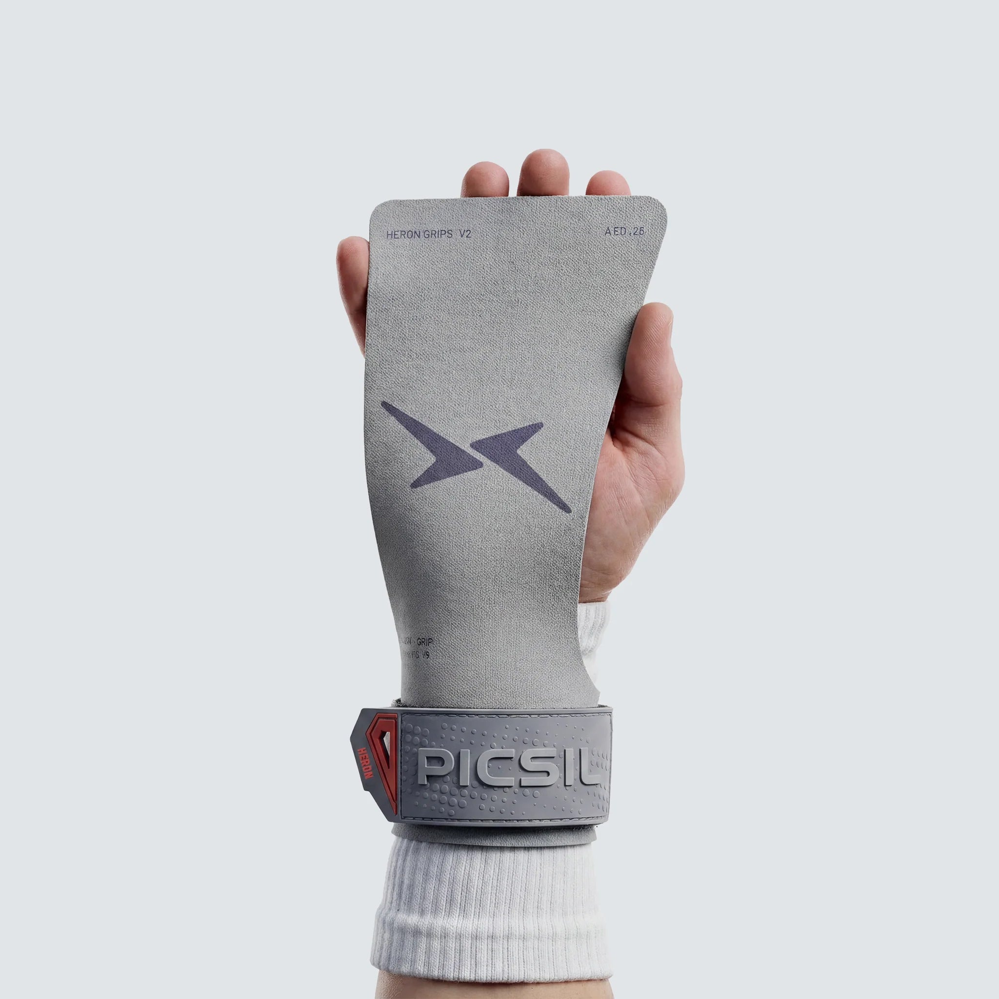 Picsil Heron Grips fog - crossfit grips - modellbild på hand