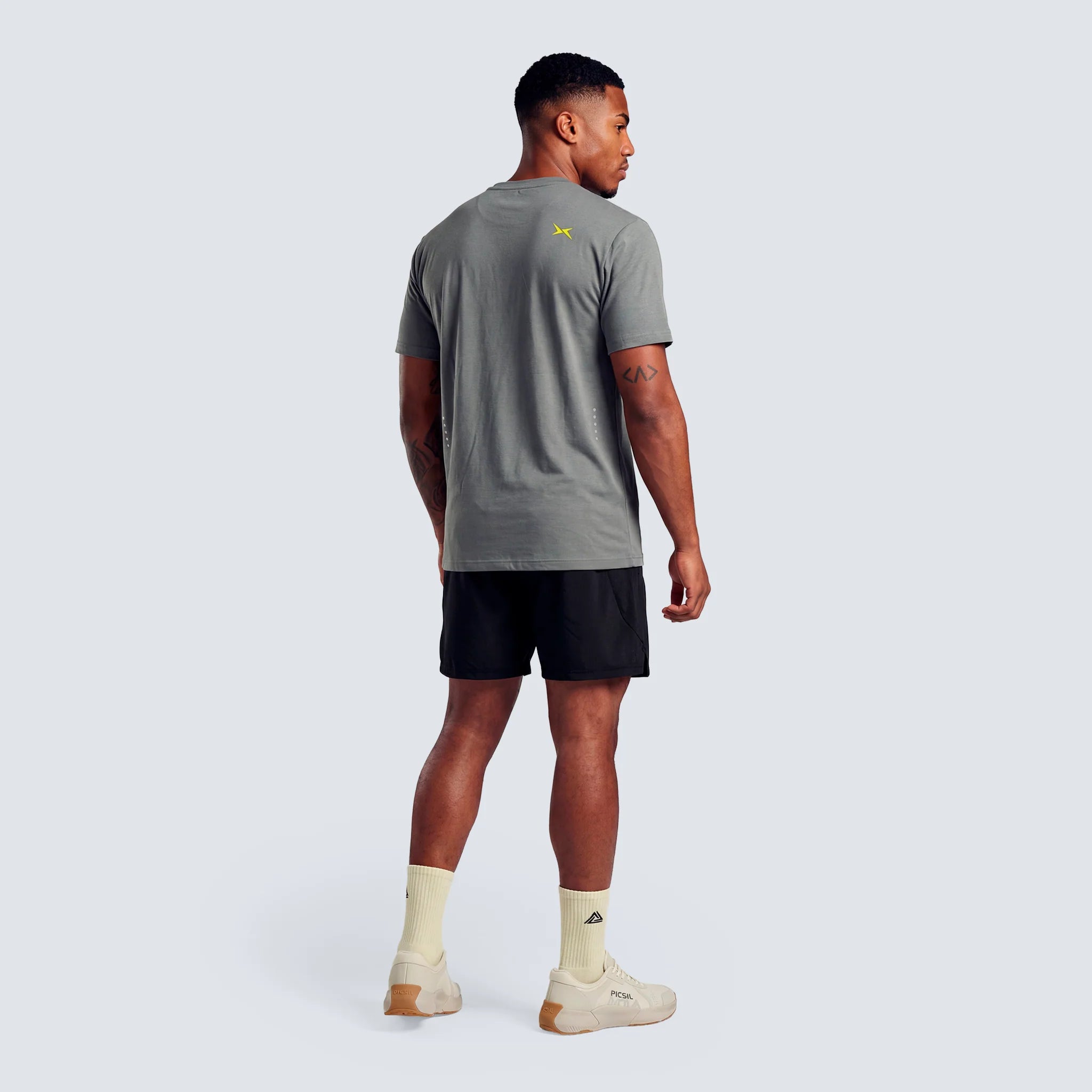 Picsil Performance T-Shirt SS26 på modell