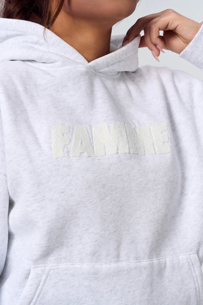 FAMME Represent Hoodie Grå – Oversized Huvtröja