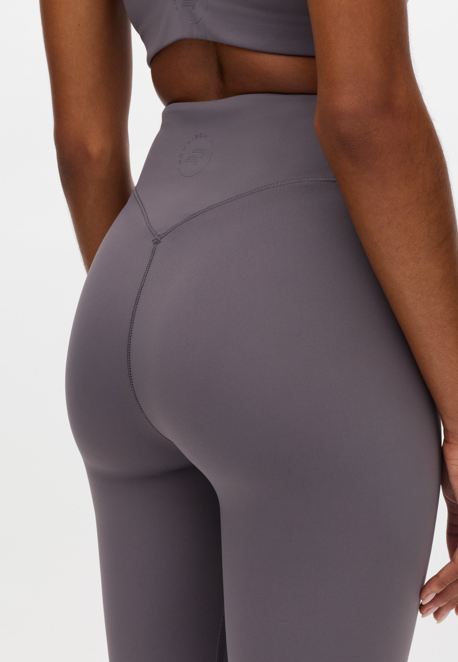 Röhnisch Legacy High Waist Tights Smoky Lavender – detalj av midja och passform bak