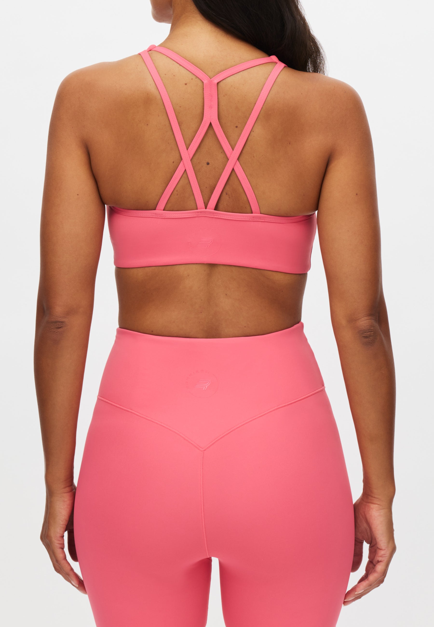 Röhnisch Legacy Sports Bra Fruit Dove – bakvy med korsade band på modell