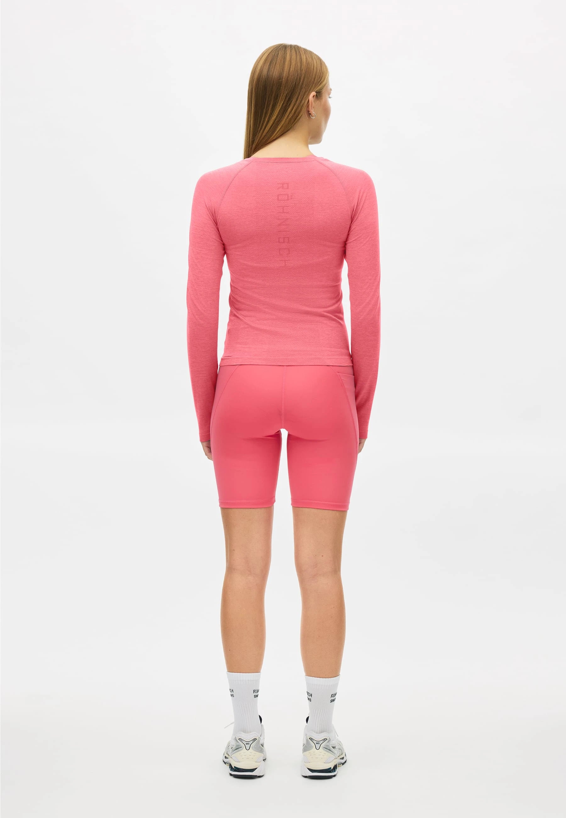 Röhnisch Seamless Flex Long Sleeve Fruit Dove – sömlös långärmad träningströja i rosa, bakvy