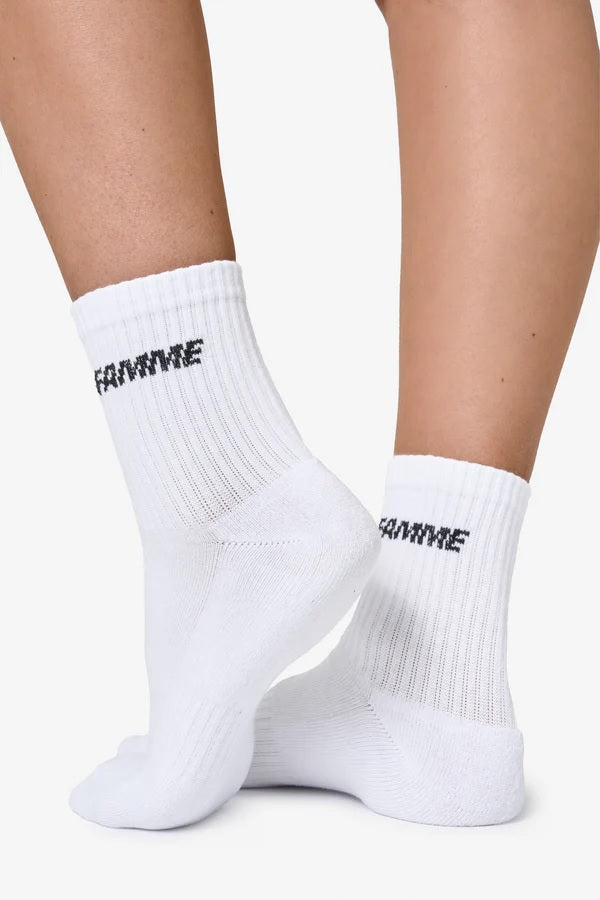 FAMME Sky Knit Socks Vit – Träningsstrumpa FAMME