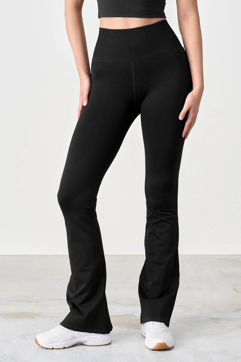 FAMME Seamless Flared Tights Svart – Sömlösa Utsvängda